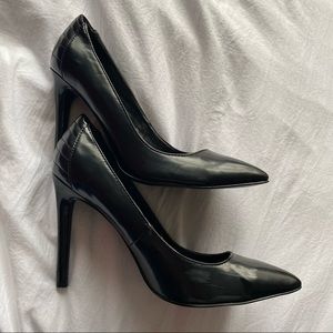Steve Madden Black Pumps